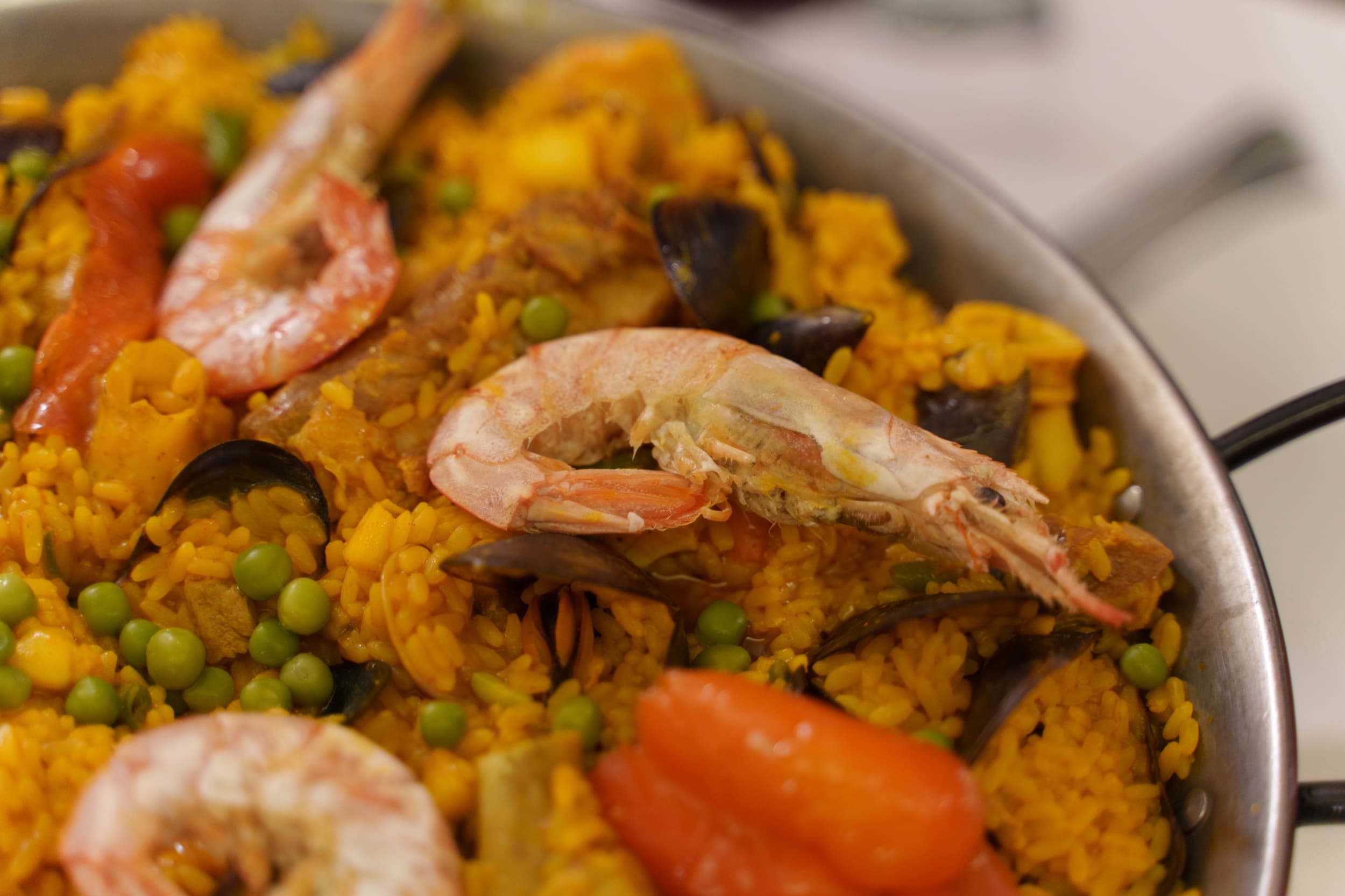 Dettaglio del gamberone sulla paella